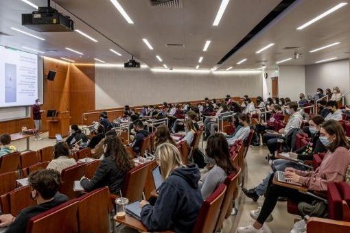 Michael McDannald, Associate Professor of Psychology and Neuroscience, teaching, "Behavioral Neuroscience" in auditorium 107.